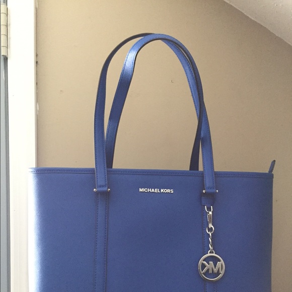 Michael Kors Travel Bag - Picture 2 of 3